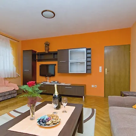 Apartment Ante *